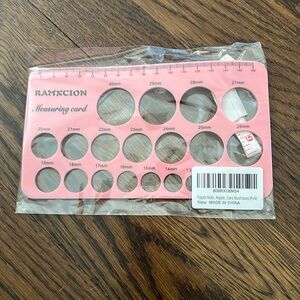Nipple ruler measuring card